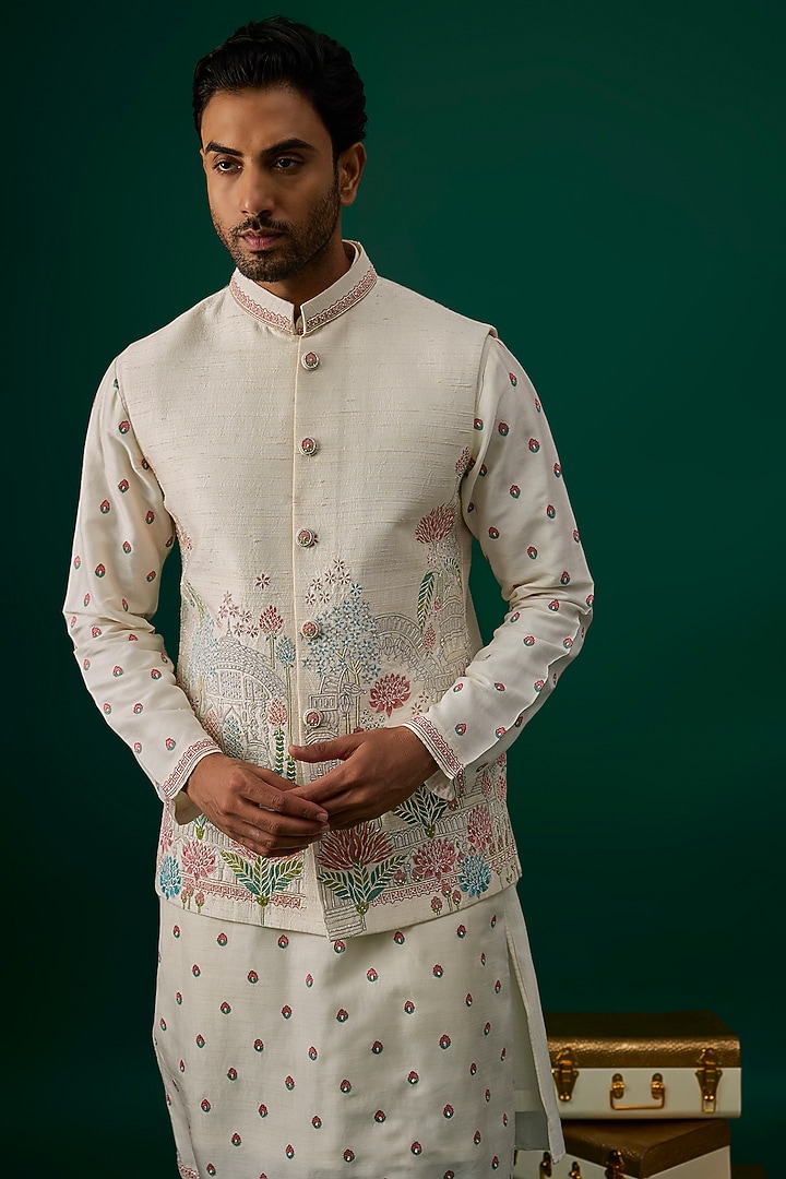 Off-White Raw Silk Resham Embroidered Bundi Jacket Set by SAMMOHAN at Pernia's Pop Up Shop