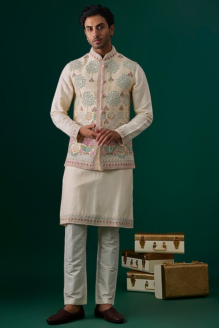 Off-White Raw Silk Hand & Machine Embroidered Bundi Jacket Set by SAMMOHAN at Pernia's Pop Up Shop