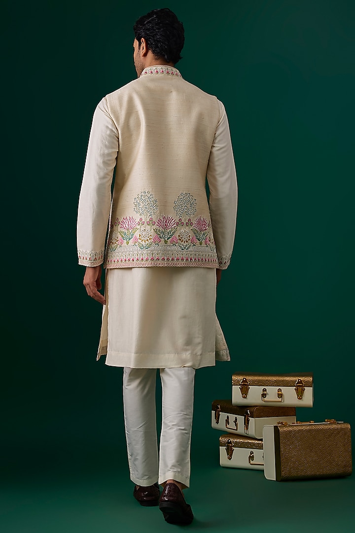 Off-White Raw Silk Hand & Machine Embroidered Bundi Jacket Set by SAMMOHAN at Pernia's Pop Up Shop