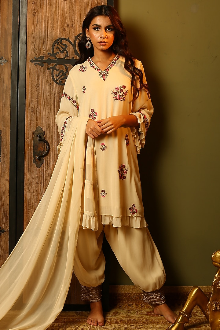 Ivory embroidered kurta set available only at Pernia's Pop Up Shop.