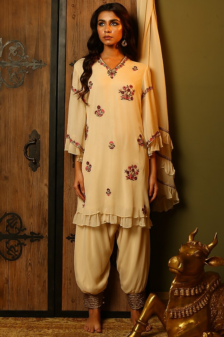 Ivory embroidered kurta set available only at Pernia's Pop Up Shop.
