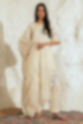 Ivory Mul Mul Floral Embroidered Kurta Set by Samatvam By Anjali Bhaskar at Pernia's Pop Up Shop