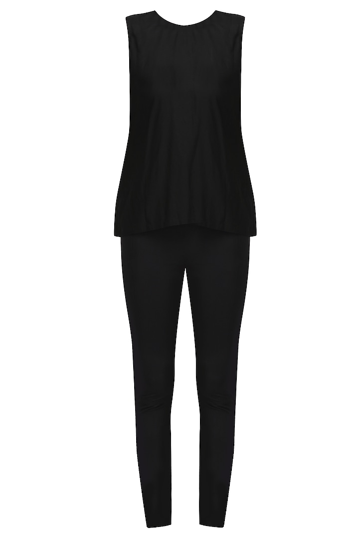 Black and gold embroidered high low kurta with pants available only at Pernia's Pop Up Shop.