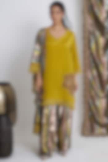 Green Rasgulla Crepe Cutdana Embroidered Short Kurta Set by Siyona By Ankurita at Pernia's Pop Up Shop