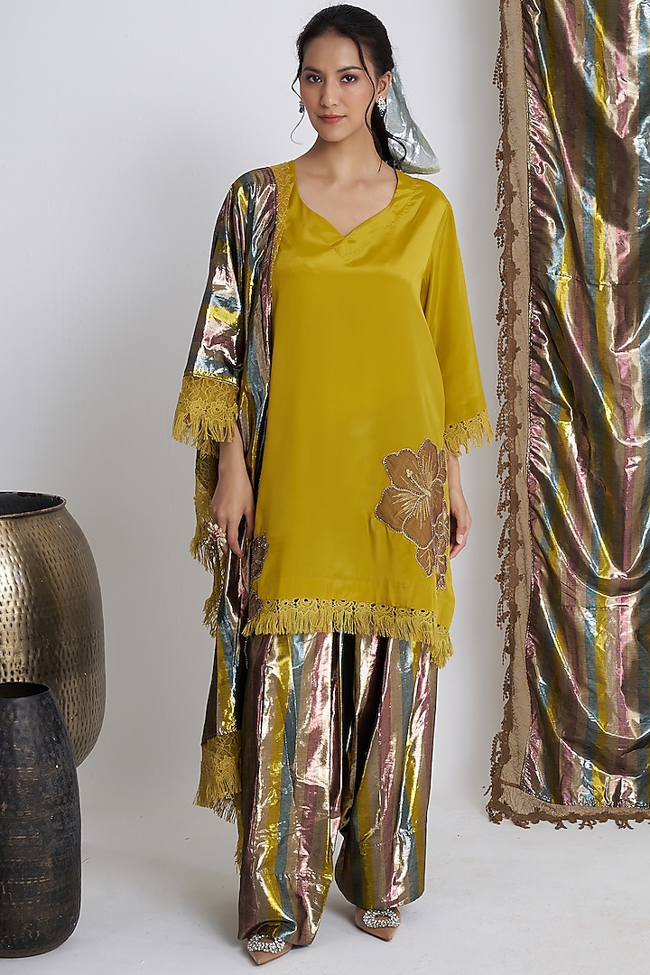 Green Rasgulla Crepe Cutdana Embroidered Short Kurta Set by Siyona By Ankurita at Pernia's Pop Up Shop