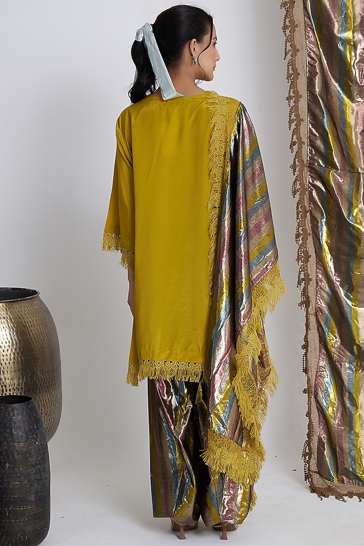 Green Rasgulla Crepe Cutdana Embroidered Short Kurta Set by Siyona By Ankurita at Pernia's Pop Up Shop