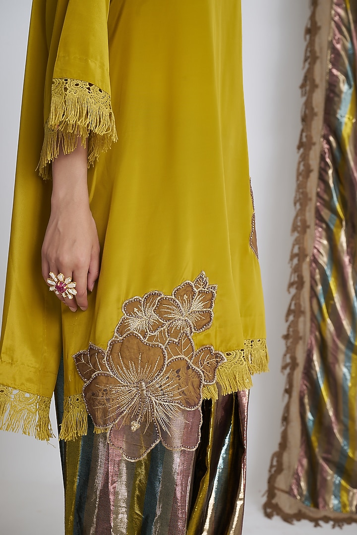 Green Rasgulla Crepe Cutdana Embroidered Short Kurta Set by Siyona By Ankurita at Pernia's Pop Up Shop
