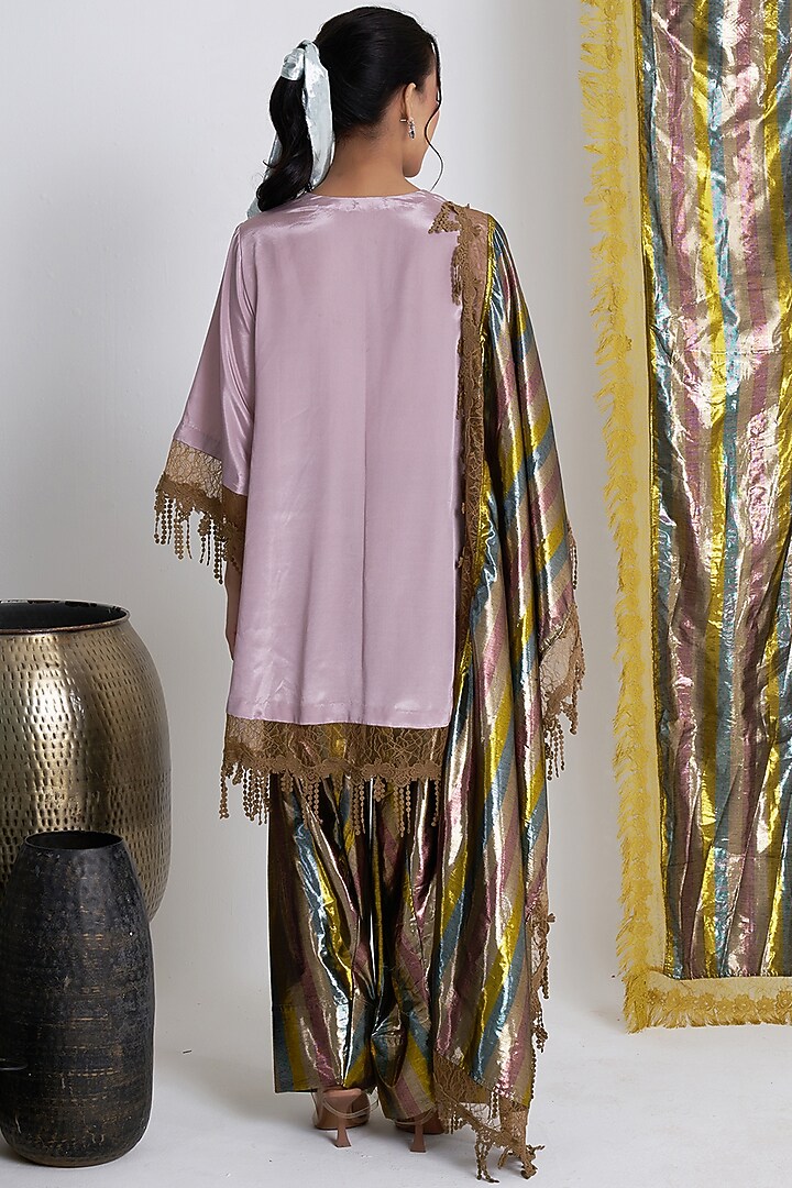 Mauve Rasgulla Crepe Cutdana Embroidered Short Kurta Set by Siyona By Ankurita at Pernia's Pop Up Shop