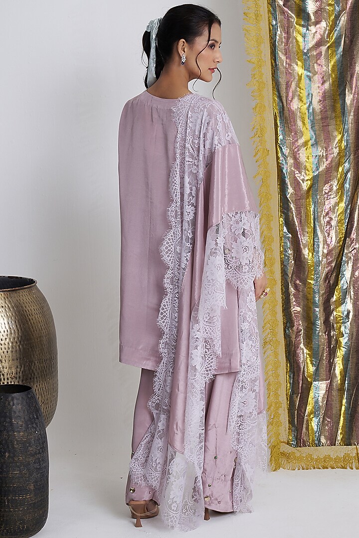 Mauve Rasgulla Crepe Crystal Embroidered Kurta Set by Siyona By Ankurita at Pernia's Pop Up Shop