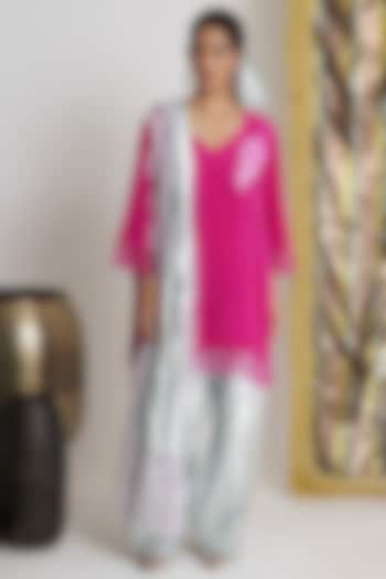 Rani Pink Rasgulla Crepe Cutdana Embroidered Kurta Set by Siyona By Ankurita at Pernia's Pop Up Shop