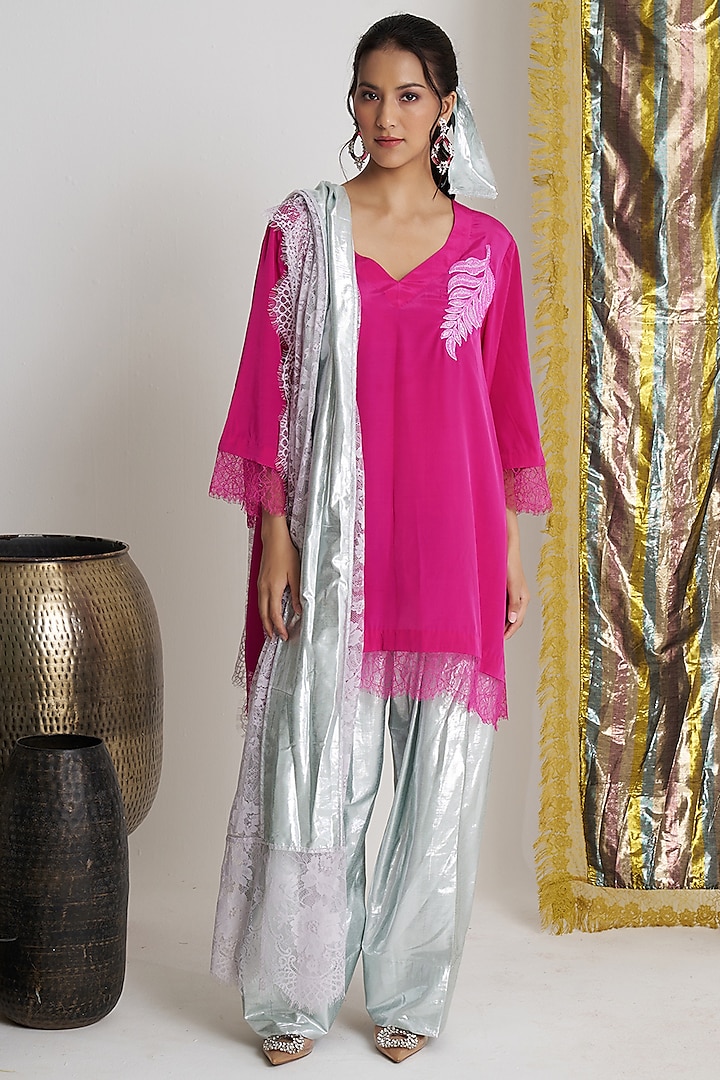 Rani Pink Rasgulla Crepe Cutdana Embroidered Kurta Set by Siyona By Ankurita at Pernia's Pop Up Shop