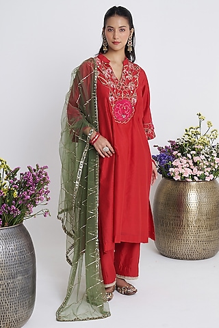 Red Chanderi Resham Embroidered Kurta Set by Siyona By Ankurita