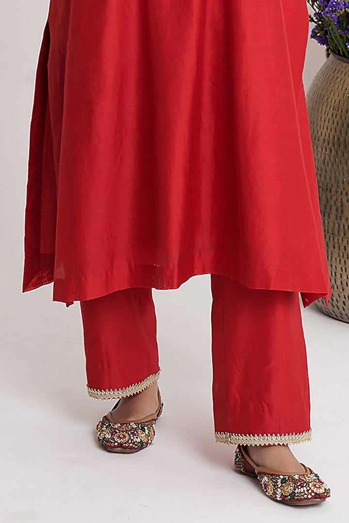 Red Chanderi Resham Embroidered Kurta Set by Siyona By Ankurita at Pernia's Pop Up Shop