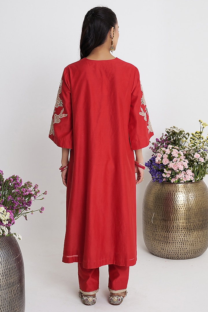 Red & Beige Chanderi Patchwork Kurta Set by Siyona By Ankurita at Pernia's Pop Up Shop
