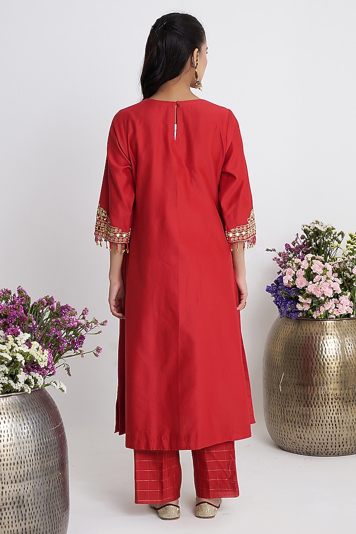 Red Chanderi Resham Thread Work Kurta Set by Siyona By Ankurita at Pernia's Pop Up Shop