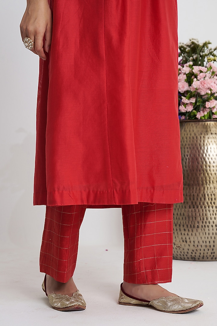 Red Chanderi Resham Thread Work Kurta Set by Siyona By Ankurita at Pernia's Pop Up Shop