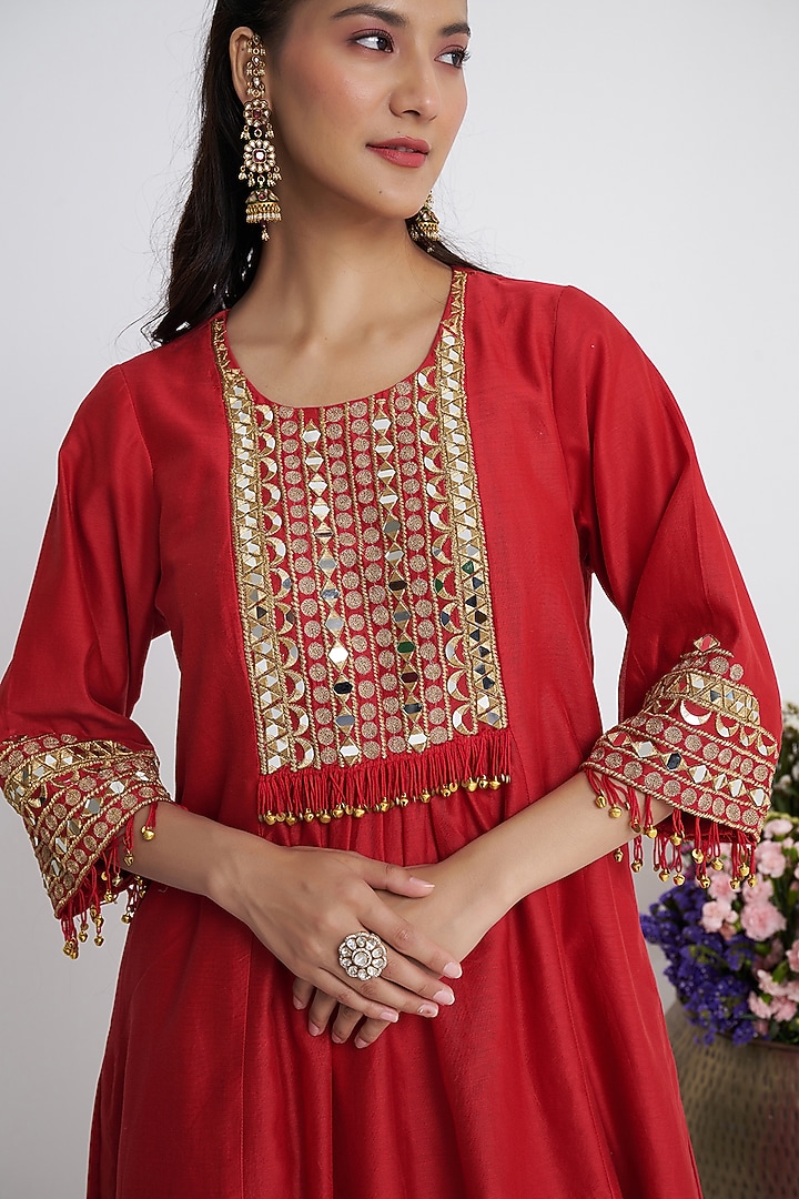 Red Chanderi Resham Thread Work Kurta Set by Siyona By Ankurita at Pernia's Pop Up Shop