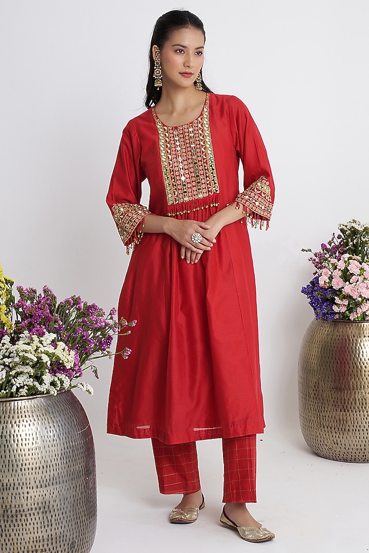 Red Chanderi Resham Thread Work Kurta Set by Siyona By Ankurita at Pernia's Pop Up Shop