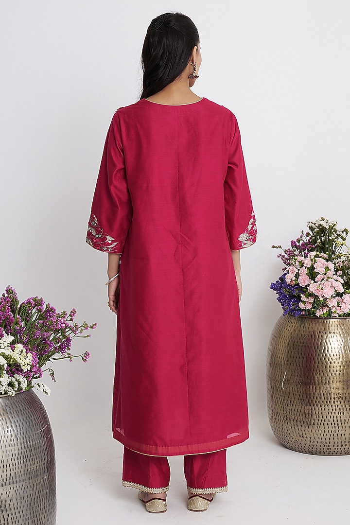 Pink Chanderi Thread Embroidered Kurta Set by Siyona By Ankurita at Pernia's Pop Up Shop