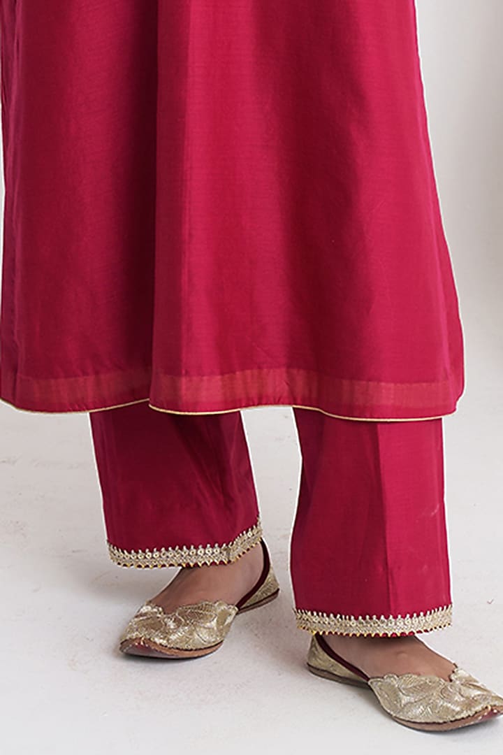 Pink Chanderi Thread Embroidered Kurta Set by Siyona By Ankurita at Pernia's Pop Up Shop