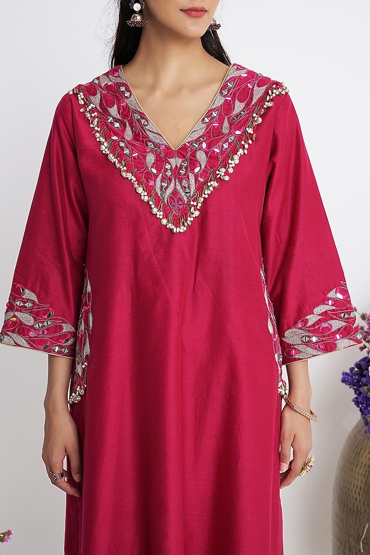 Pink Chanderi Thread Embroidered Kurta Set by Siyona By Ankurita at Pernia's Pop Up Shop