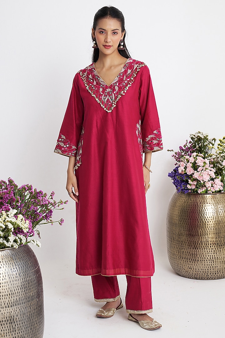 Pink Chanderi Thread Embroidered Kurta Set by Siyona By Ankurita at Pernia's Pop Up Shop