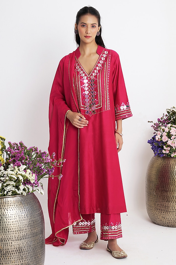 Pink Chanderi Silk Hand Embroidered Kurta Set by Siyona By Ankurita at Pernia's Pop Up Shop