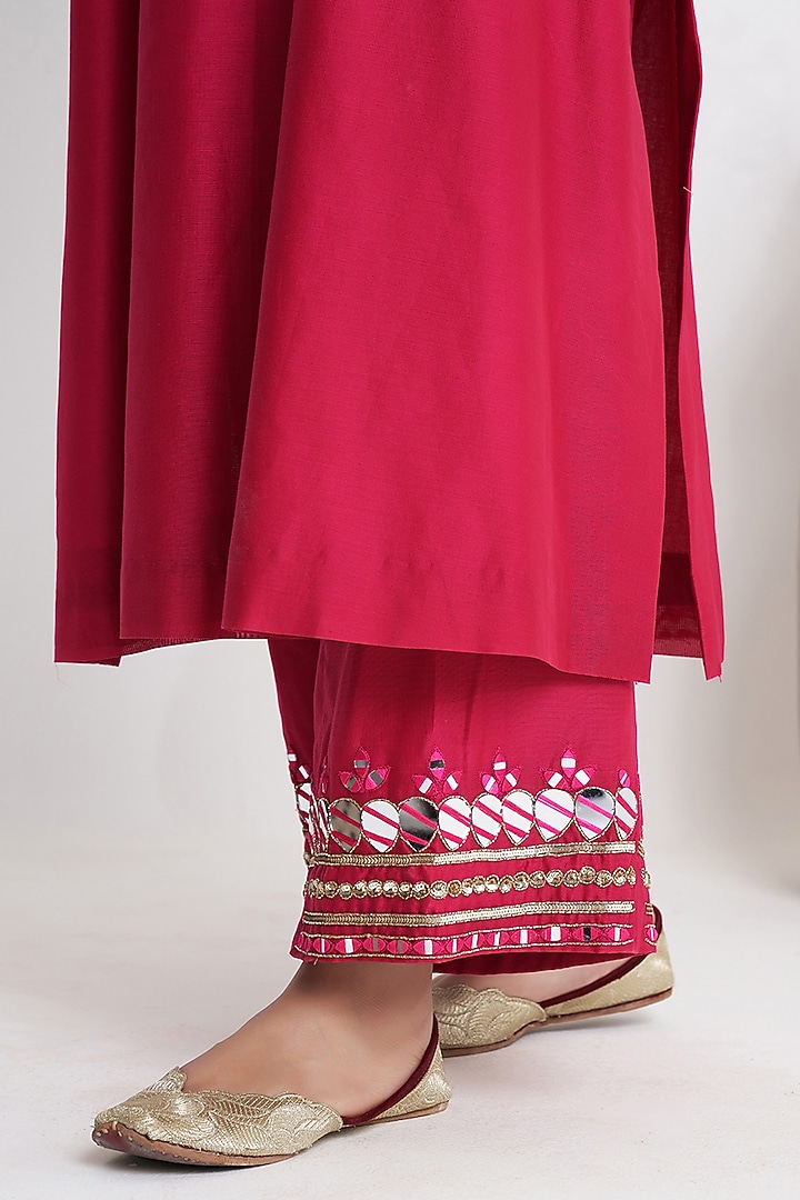 Pink Chanderi Silk Hand Embroidered Kurta Set by Siyona By Ankurita at Pernia's Pop Up Shop