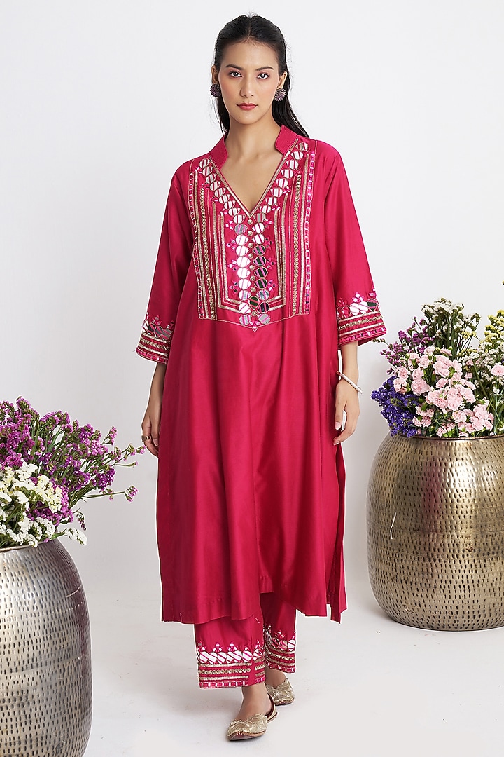 Pink Chanderi Silk Hand Embroidered Kurta Set by Siyona By Ankurita at Pernia's Pop Up Shop