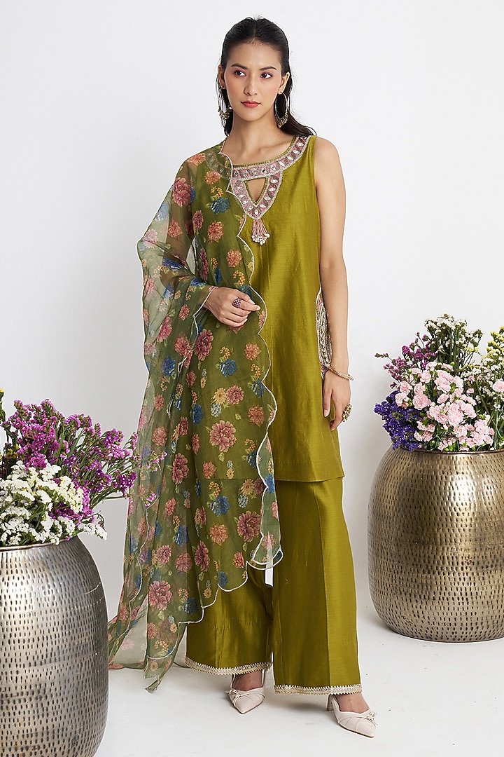 Mehendi Green Chanderi Mirror & Resham Embroidered Kurta Set by Siyona By Ankurita at Pernia's Pop Up Shop