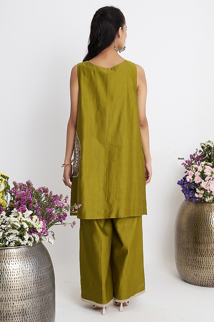 Mehendi Green Chanderi Mirror & Resham Embroidered Kurta Set by Siyona By Ankurita at Pernia's Pop Up Shop