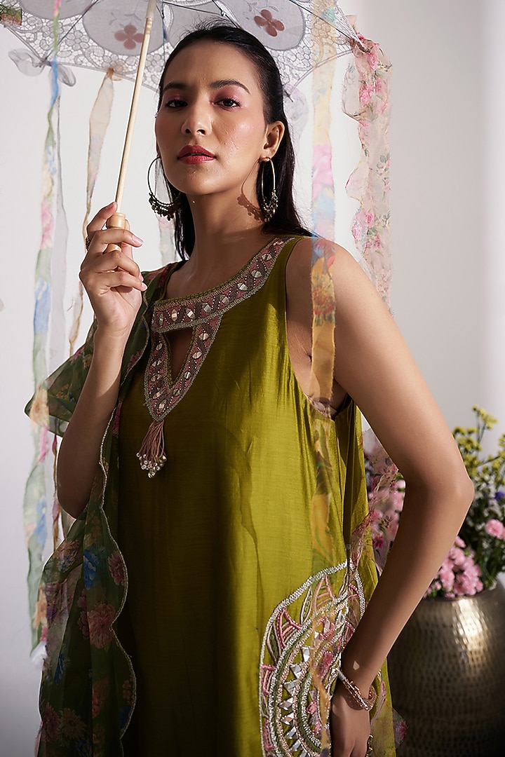 Mehendi Green Chanderi Mirror & Resham Embroidered Kurta Set by Siyona By Ankurita at Pernia's Pop Up Shop