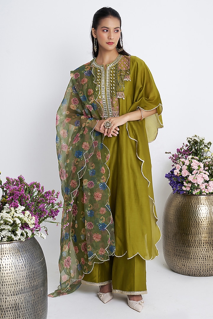 Mehendi Green Chanderi Mirror & Resham Embroidered Kurta Set by Siyona By Ankurita at Pernia's Pop Up Shop