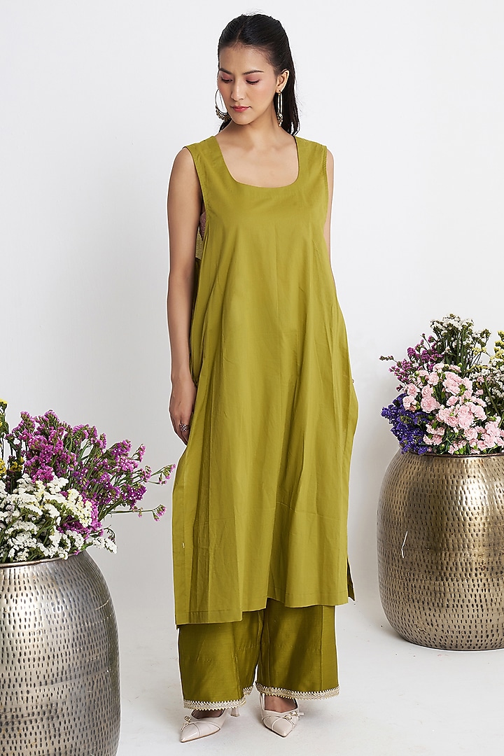 Mehendi Green Chanderi Mirror & Resham Embroidered Kurta Set by Siyona By Ankurita at Pernia's Pop Up Shop