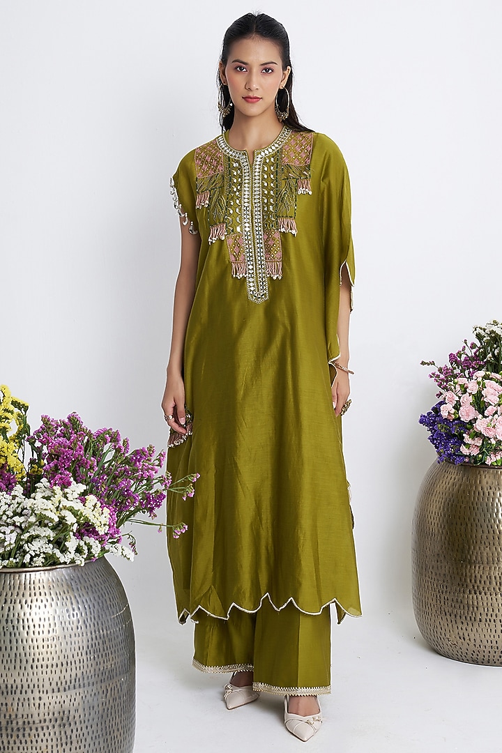 Mehendi Green Chanderi Mirror & Resham Embroidered Kurta Set by Siyona By Ankurita at Pernia's Pop Up Shop