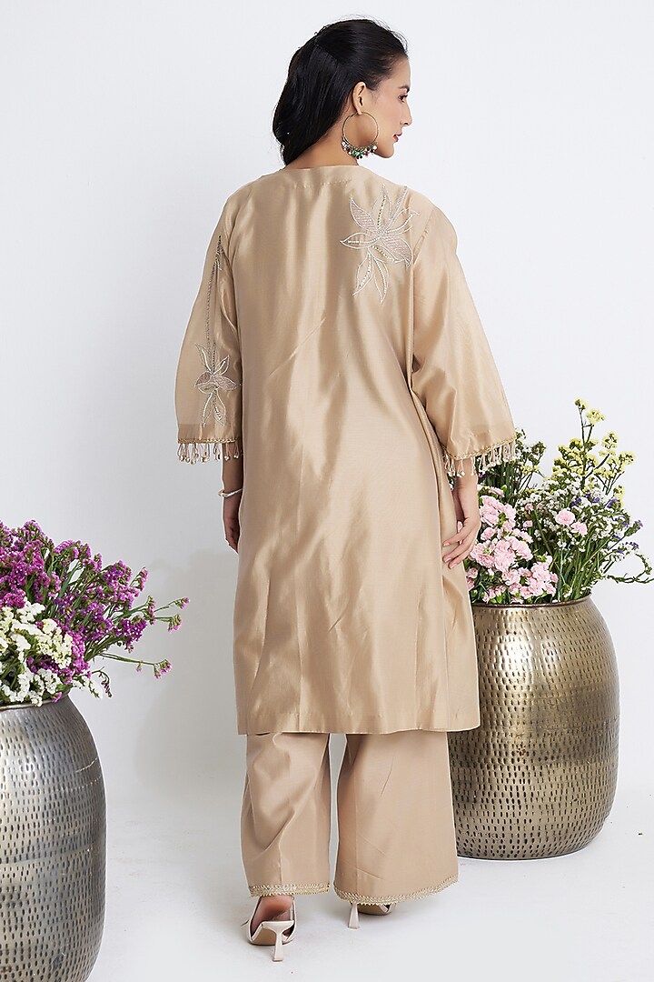 Beige Chanderi Resham & Pearl Embroidered Jacket Kurta Set by Siyona By Ankurita at Pernia's Pop Up Shop