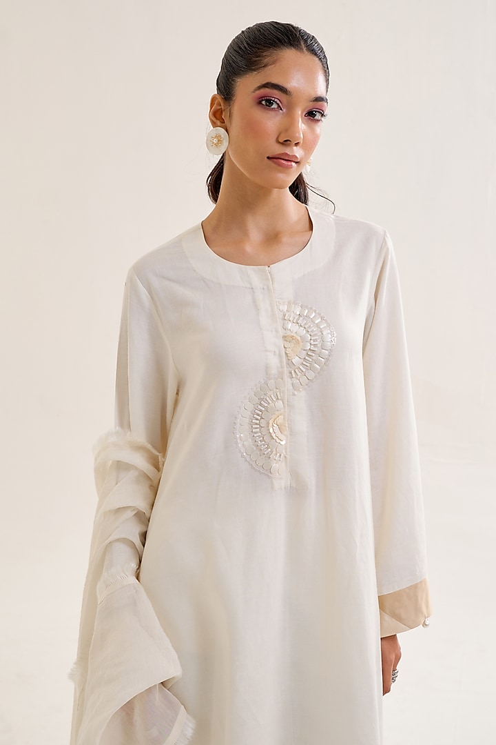 Ivory Linen Hand Embellished Kurta Set by Siyona By Ankurita at Pernia's Pop Up Shop