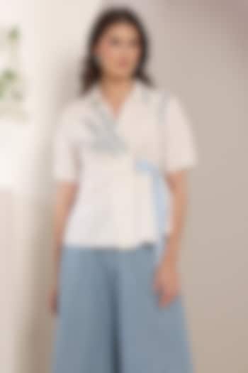 White Poplin Cotton 3D Leaf Embroidered Asymmetric Shirt by Saaj By Ankita at Pernia's Pop Up Shop
