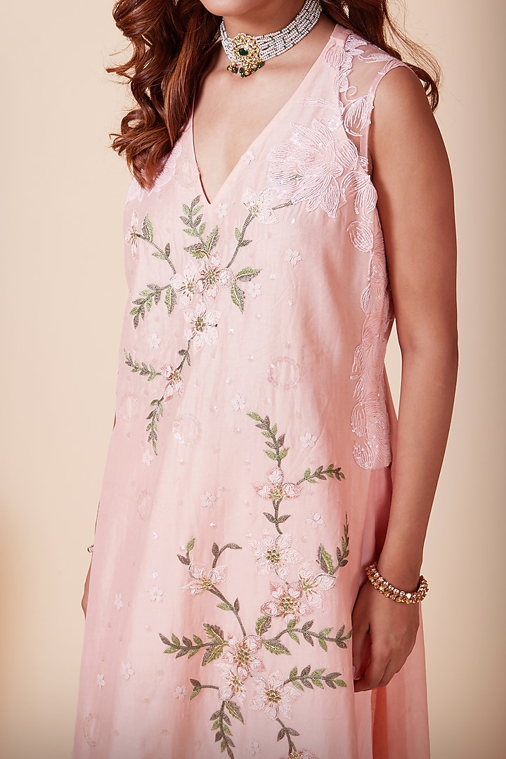 Peach Chanderi Embroidered Kurta Set by Saaj By Ankita at Pernia's Pop Up Shop