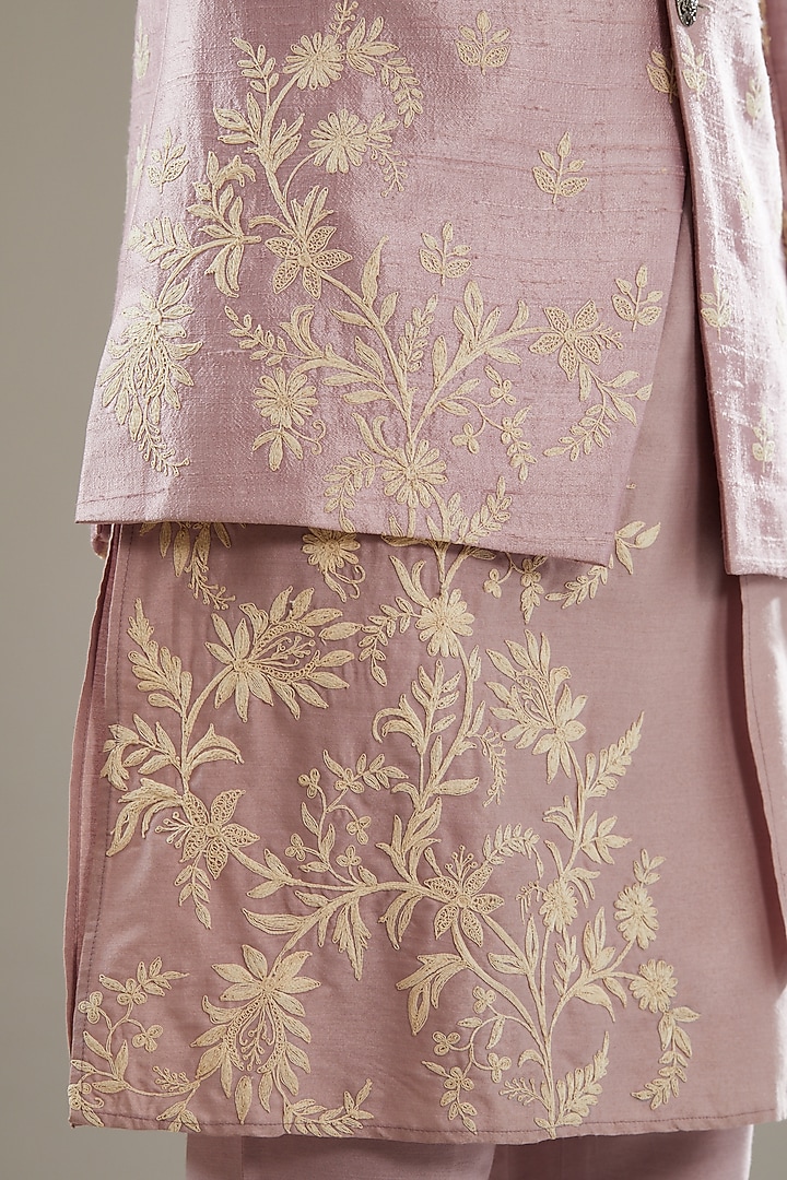 Light Mauve Raw Silk Thread Embroidered Bundi Jacket Set by SBJ at Pernia's Pop Up Shop