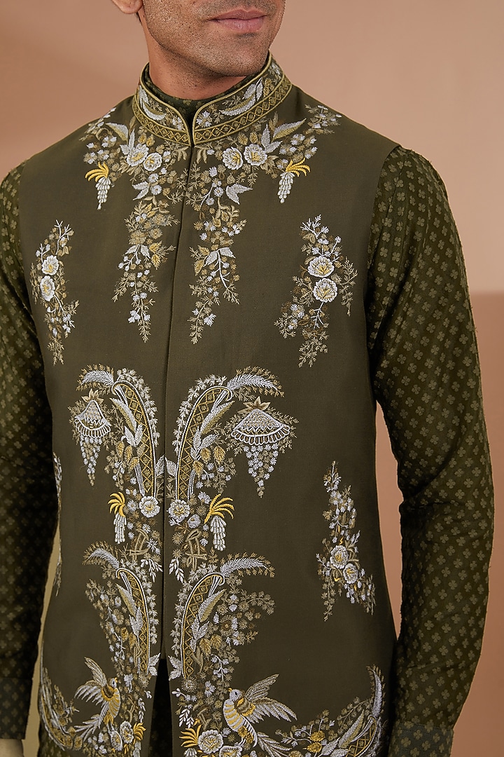 Green Silk Embroidered Bundi Jacket Set by SBJ at Pernia's Pop Up Shop