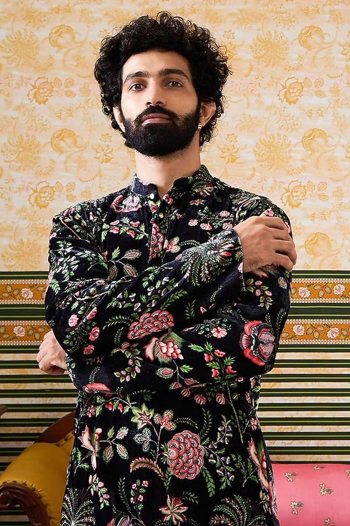 Black Velvet Printed Kurta Set by Soup By Sougat Paul Men at Pernia's Pop Up Shop