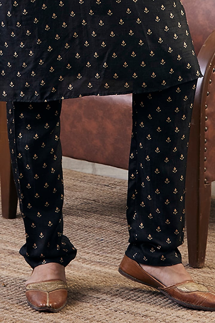 Black Malaysian Silk Printed Kurta Set by Soup by Sougat Paul Men at Pernia's Pop Up Shop