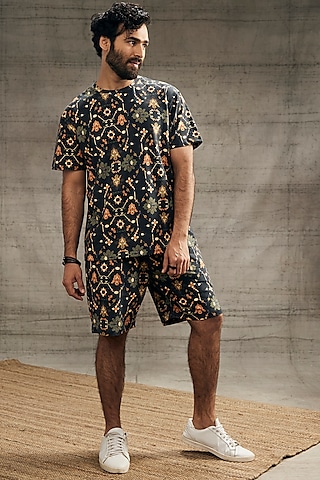 Green Organic Linen Cargo Shorts Design by Primal Gray Men at Pernia's Pop  Up Shop 2024