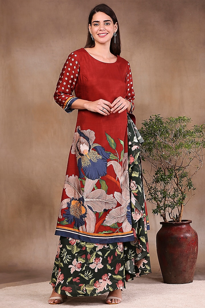 Red Embroidered Kurta Set by Soup by Sougat Paul