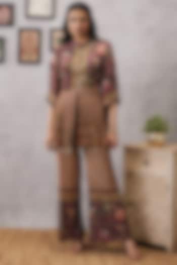Pink Crepe Embroidered Kurta Set by Soup by Sougat Paul at Pernia's Pop Up Shop