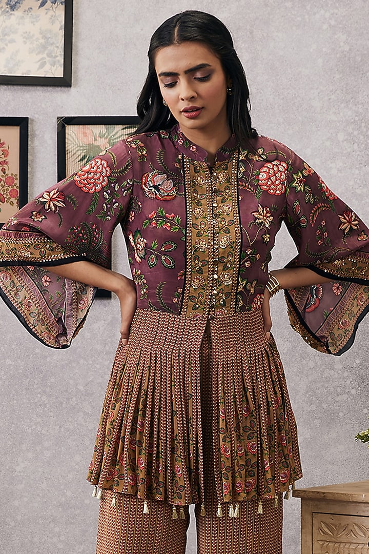 Pink Crepe Embroidered Kurta Set by Soup by Sougat Paul at Pernia's Pop Up Shop