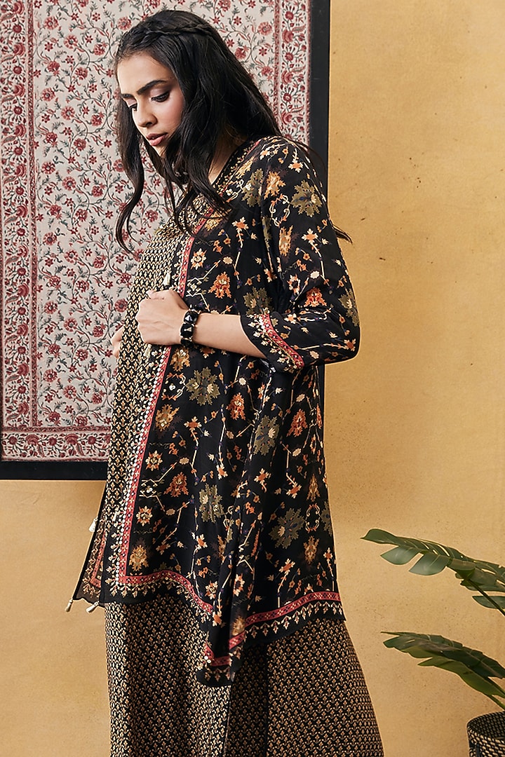 Black Crepe Printed Kurta Set by Soup by Sougat Paul at Pernia's Pop Up Shop
