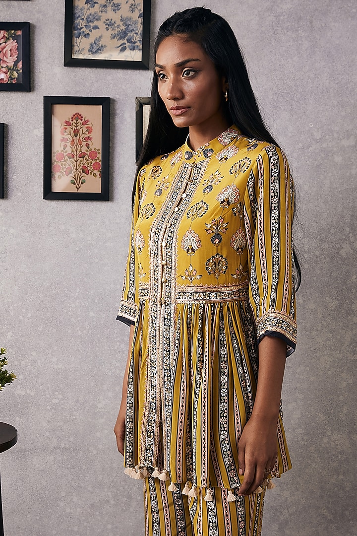 Yellow Crepe Embroidered Kurta Set by Soup by Sougat Paul at Pernia's Pop Up Shop