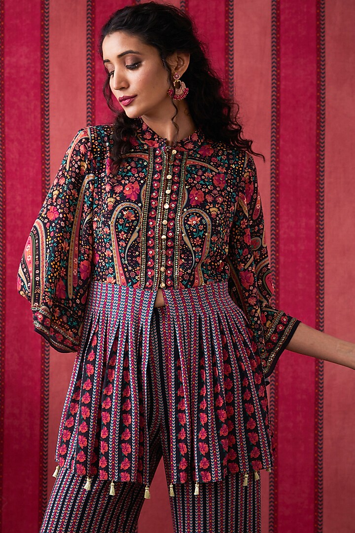 Black Crepe Embroidered Kurta Set by Soup by Sougat Paul at Pernia's Pop Up Shop